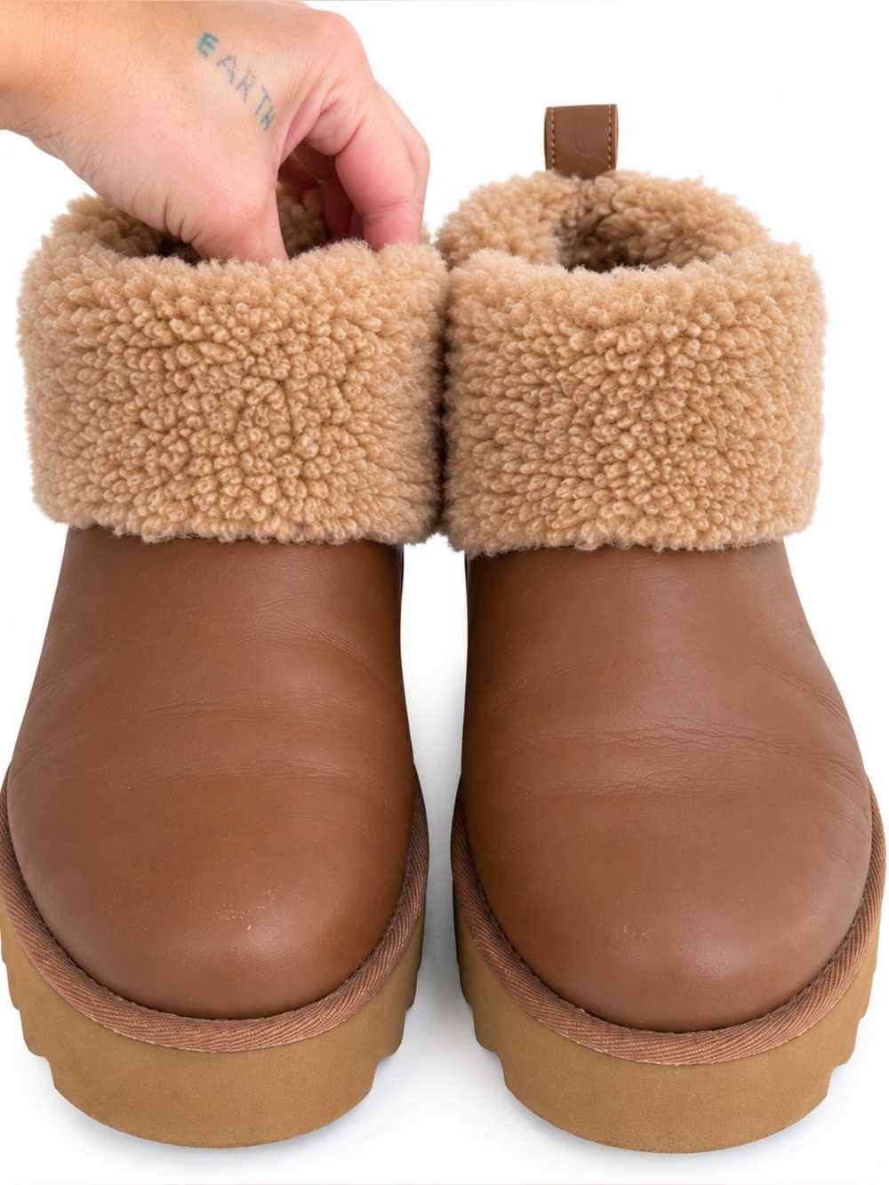 UGG Funkarra Cabin Cuff Boot Chestnut Women’s Size 7